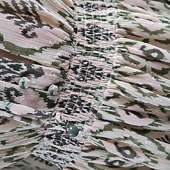 Zara Beautiful Green Design Dress with Elastic Waist & Tie Front - Picture 5 of 7